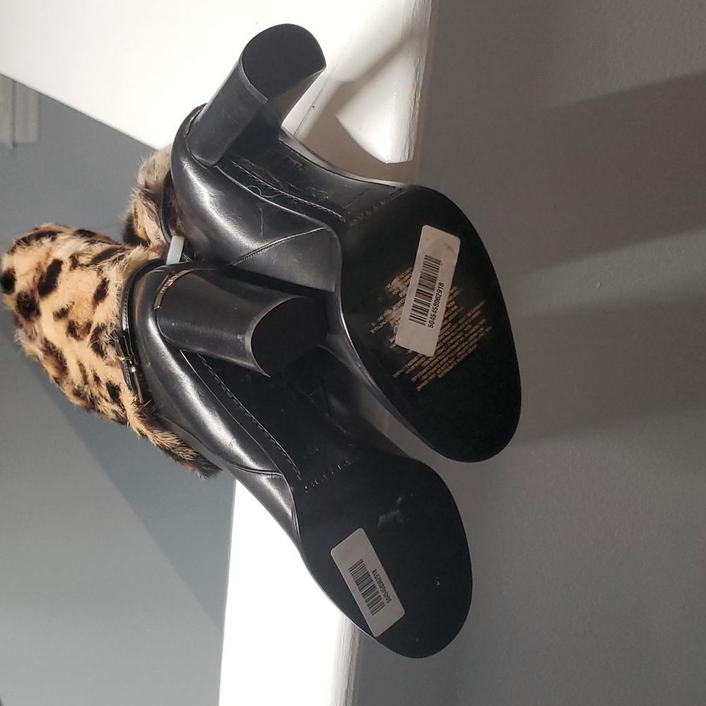 Burberry leather and rabbit fur boots - Picture 2 of 4